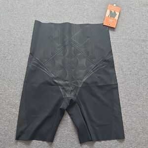 ATTLADY Black High-Waist Sculpting Seemless Slimming Shorts